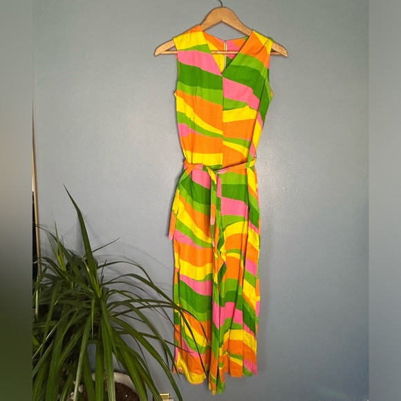 Retro color-block jumpsuit with attached tie belt - Picture 2 of 8